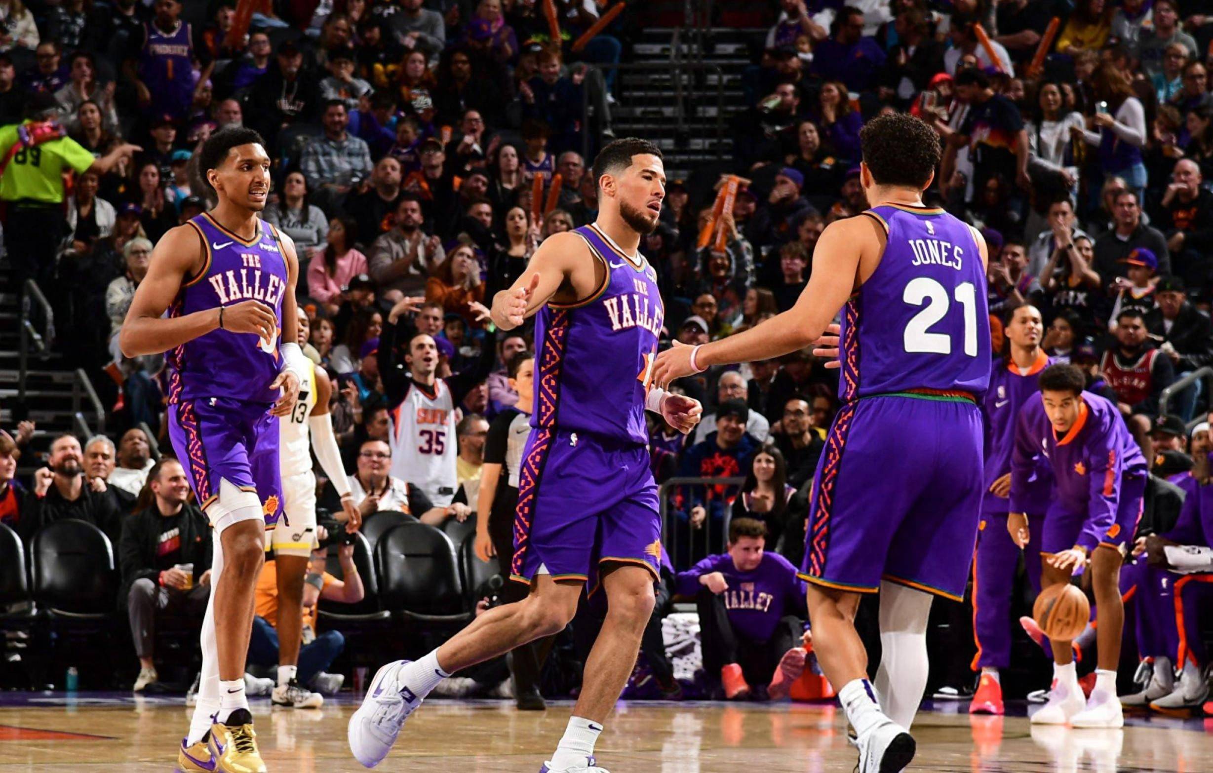 太阳队防守崩盘，惨遭对手狂轰猛炸，一直而且.