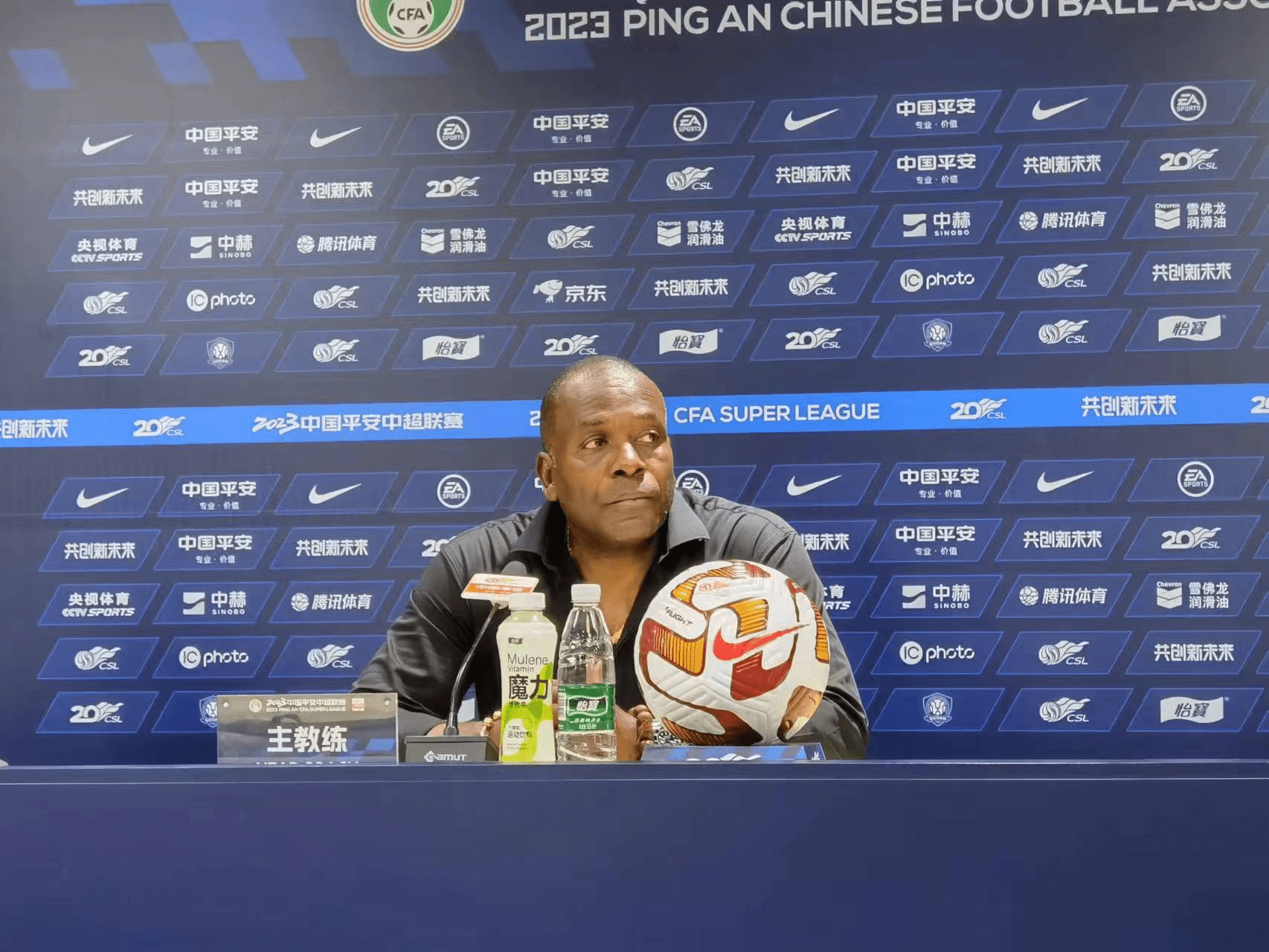 包含清晨那不勒斯备战NBA总决赛，临场应变细节曝光，球迷炸锅，临场指挥获称赞的词条